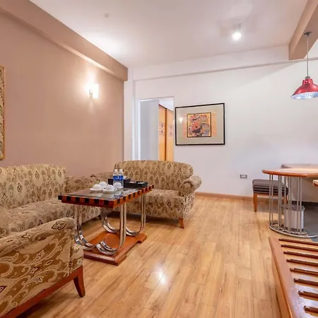 Golden Sunshine Villa Hotel And Travel